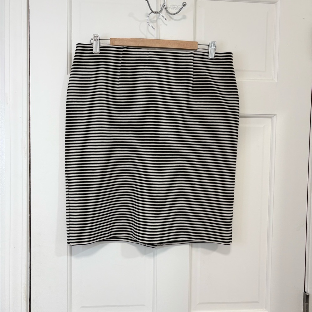 J. Jill Pencil Skirt Black White‎ Stripe Textured Pull On Stretch Office Sz M